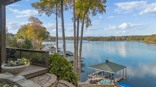 Inman Maison | Luxury Lake House in SC With Mountain Views!
