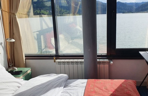 Bistrita Bargaului Maison | Villa française de luxe au bord du lac avec vue, bains à remous