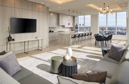 Belltown Hôtel | Luxury Lake Union Penthouse with Iconic Space Needle Views & Hot Tub Retreat