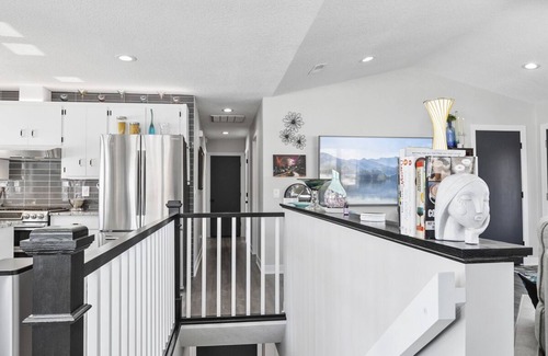 Waconia Maison | Luxury Lake View Waconia Home