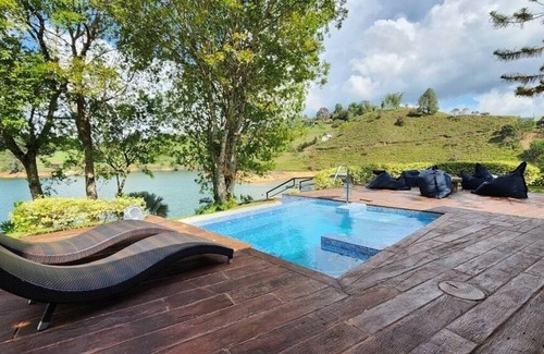 Guatape Maison | LUXURY LAKEFRONT HOME