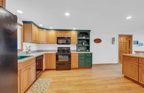 South Casco Maison | Luxury Lakefront home on Sebago Lake W/ Sandy Beach