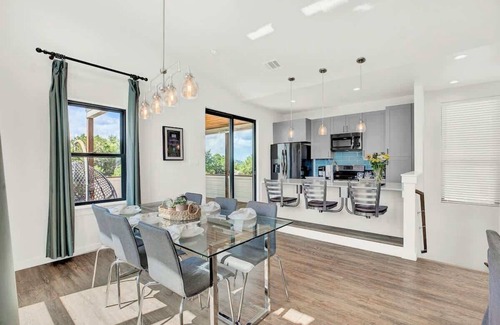 Point Venture Maison | Luxury Lakeview Home w/Pool,Beach,Boat,&Gym Access