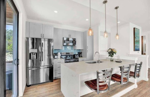 Point Venture Maison | Luxury Lakeview Home w/Pool,Beach,Boat,&Gym Access