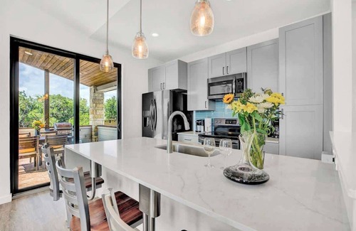 Point Venture Maison | Luxury Lakeview Home w/Pool,Beach,Boat,&Gym Access