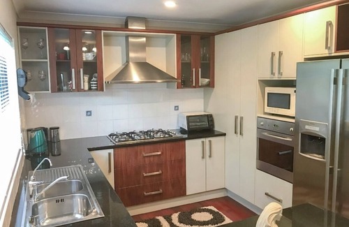 Somerville Maison | Luxury Large 2 Storied Villa Walk to Shopping Mall Howick