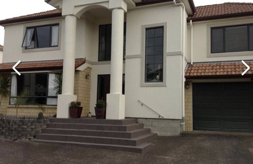 Somerville Maison | Luxury Large 2 Storied Villa Walk to Shopping Mall Howick