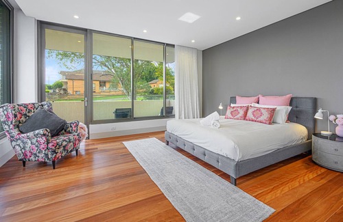Putney Maison | ★Luxury Lifestyle ★ Pool ★WaterView ★ Convenient location★