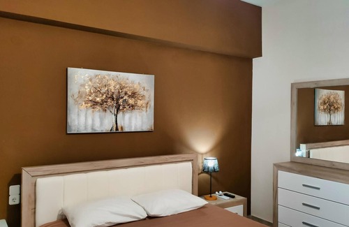 Kalambaka Appartement | Luxury Lila House Under the Rocks