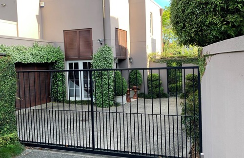Remuera Maison | Luxury Living in Remuera Family Home w Pool - Prime Location