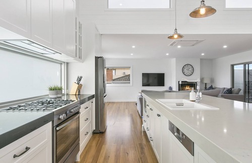 Ocean Grove Maison | VIE DE LUXE SEULEMENT 200M DE LA PLAGE ET DU CENTRE VILLE !!! - 82B Orton Street