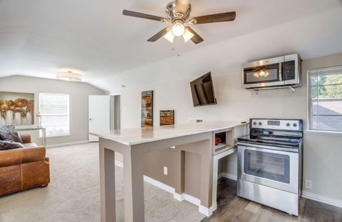 Dallas Maison | Luxury! Location!Private! All NEW Loft style 1/1 in the Heart of East Dallas!