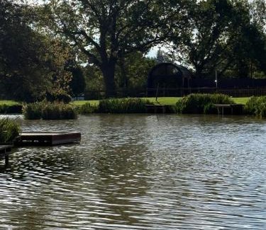 Hatherton Cabine | Luxury Lodge with Hot Tub next to Belfry Golf Course