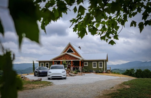Winona Maison | Luxury Lodge with Ride-In-Ride-Out Location - WiFi - Sweeping Mountain Views