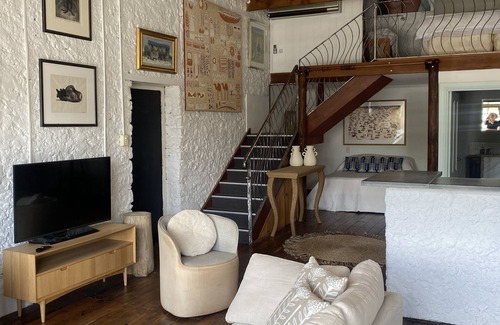 Upper Wakefield Maison | Luxury loft style apartment in the heart of historic Auburn