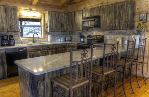 Rio Frio Cabine | LUXURY LOG CABIN #1 FRIO RIVER WATER FRONT 10% DISCOUNT FOR A MAY RESERVATION