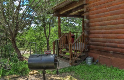 Rio Frio Cabine | LUXURY LOG CABIN #1 FRIO RIVER WATER FRONT 10% DISCOUNT FOR A MAY RESERVATION