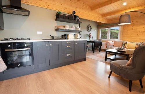 Donegal Appartement | Luxury Log Cabin with Private Hot Tub & Sea Views