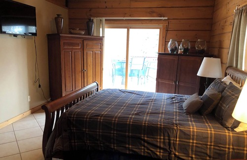 King Cabine | MAISON DE LUXE EN BOIS AVEC QUAI PRIVÉ SUR LA CHAÎNE.