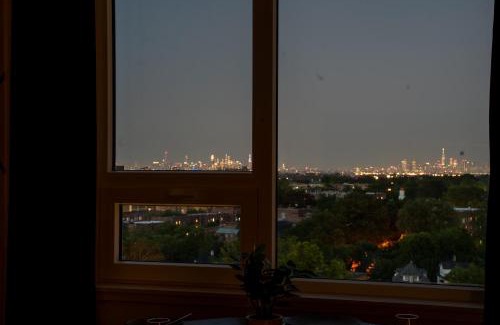 East Orange Appartement | Luxury Lookout with NYC view, 2BR plus Free Parking, Sleeps 8, 20 Percent Off