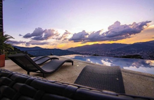 Medellin Cottage | Luxury mansion in Las Palmas, Medellin!