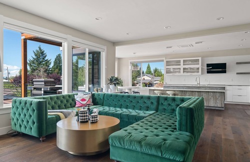 White Center Maison | Luxury mansion in West Seattle.