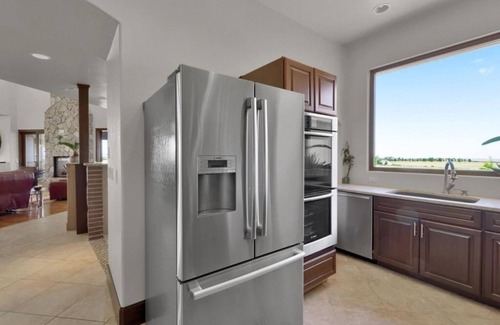 Denver Villa | Luxury Mansion Retreat, Sleeps 16+ ,Panoramic VIEWS 36 Acre Land .in the city .