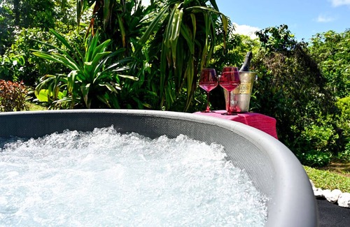 Furnias Maison | Luxury Meets Nature - Secluded Retreat, Jacuzzi, Tropical Garden, Mountain Views