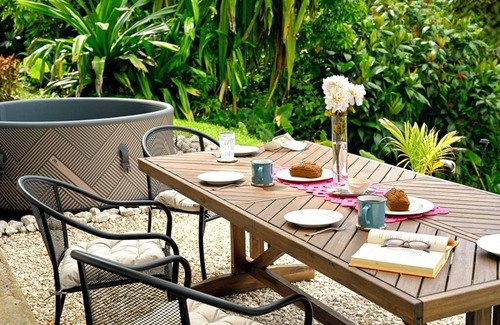 Furnias Maison | Luxury Meets Nature - Secluded Retreat, Jacuzzi, Tropical Garden, Mountain Views
