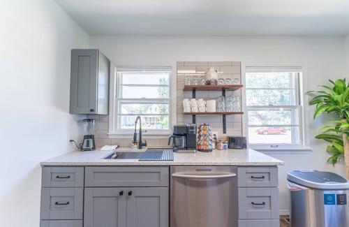 Powderhorn Maison | Luxury Minneapolis 3BR House with Hot Tub!