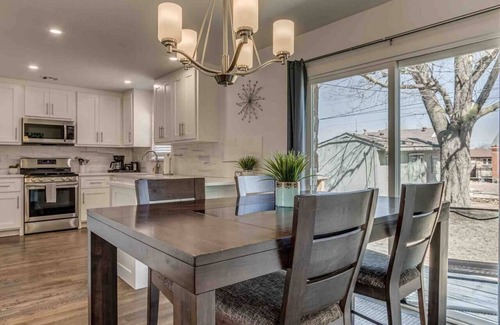 Central Oklahoma City Maison | Luxury Modern 3BR - Private Primary Suite!