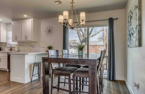 Central Oklahoma City Maison | Luxury Modern 3BR - Private Primary Suite!
