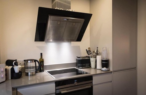 Leigh-on-Sea Appartement | Luxury modern Apt with parking on Leigh Broadway