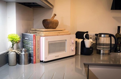Leigh-on-Sea Appartement | Luxury modern Apt with parking on Leigh Broadway