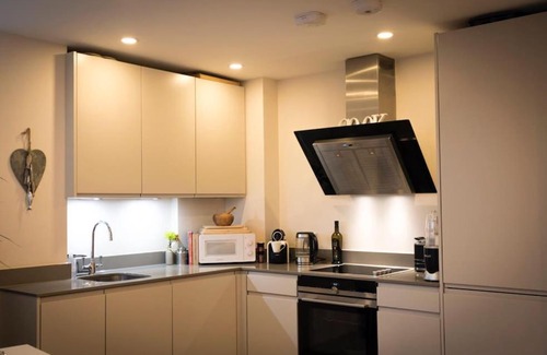 Leigh-on-Sea Appartement | Luxury modern Apt with parking on Leigh Broadway