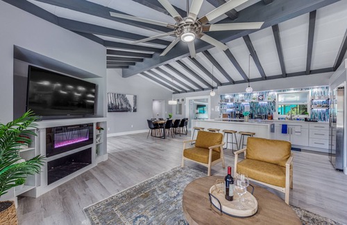 Oak Park - Northwood Maison | Luxury Modern Home with Heated Pool/Hot Tub, Pool Table, Poker Room & Games