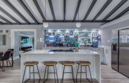 Oak Park - Northwood Maison | Luxury Modern Home with Heated Pool/Hot Tub, Pool Table, Poker Room & Games