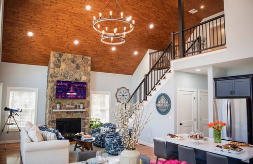 Farmington Maison | Luxury Modern Lake Home - Dogs Welcome - Sleeps 12