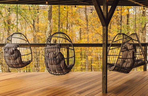 Hunter Maison | Luxury Modern "Treehouse" w/Spa, Footsteps to Skiing in Hunter Mountain.