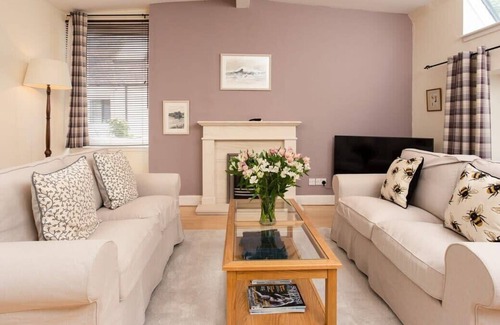Morningside Maison | Luxury Morningside Cottage with Patio
