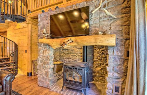 Summerhaven Maison | Luxury Mountain Cabin with Furnished Deck and Views!
