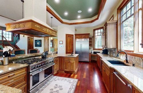 Keystone Maison | Luxury mountain estate w/ private hot tub, home theater, two W/Ds, & spa