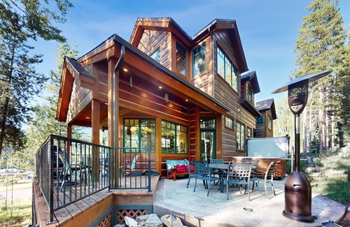 Keystone Maison | Luxury mountain estate w/ private hot tub, home theater, two W/Ds, & spa
