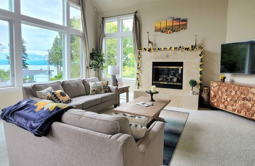 Harbour Pointe Maison | Luxury Mountain top castle house w/ocean view