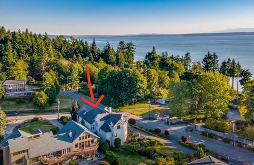 Harbour Pointe Maison | Luxury Mountain top castle house w/ocean view