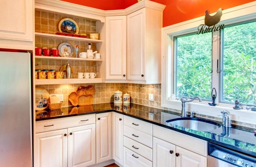 Bovina Center Maison | Jazzy Contemporary 3 Level 4 BR 4 Bath Retreat with Amazing Views