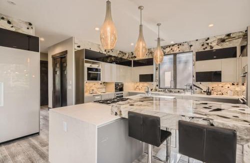 Homestead Maison | Luxury Mtn Home With A Sauna And Speakeasy Near To Red Rocks