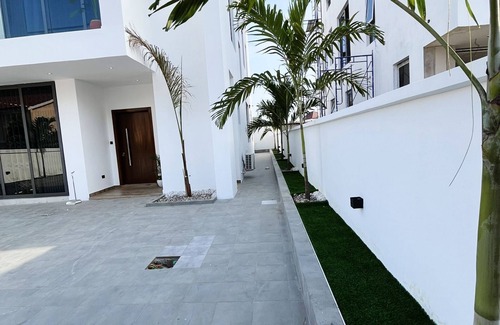 Greenhill Maison | Luxury n4.5-Bed, 4.5-Bath Home in Gated Community with Reverse Osmosis for Rent.