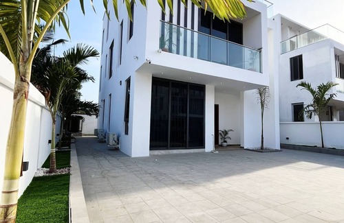 Greenhill Maison | Luxury n4.5-Bed, 4.5-Bath Home in Gated Community with Reverse Osmosis for Rent.