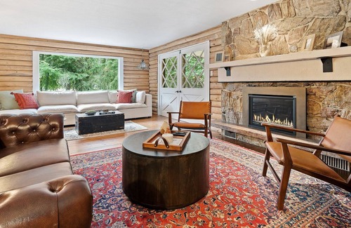 Bellingham Maison | Luxury & Nature's Haven: Architectural Symphony Amidst Serene Bellingham Vistas